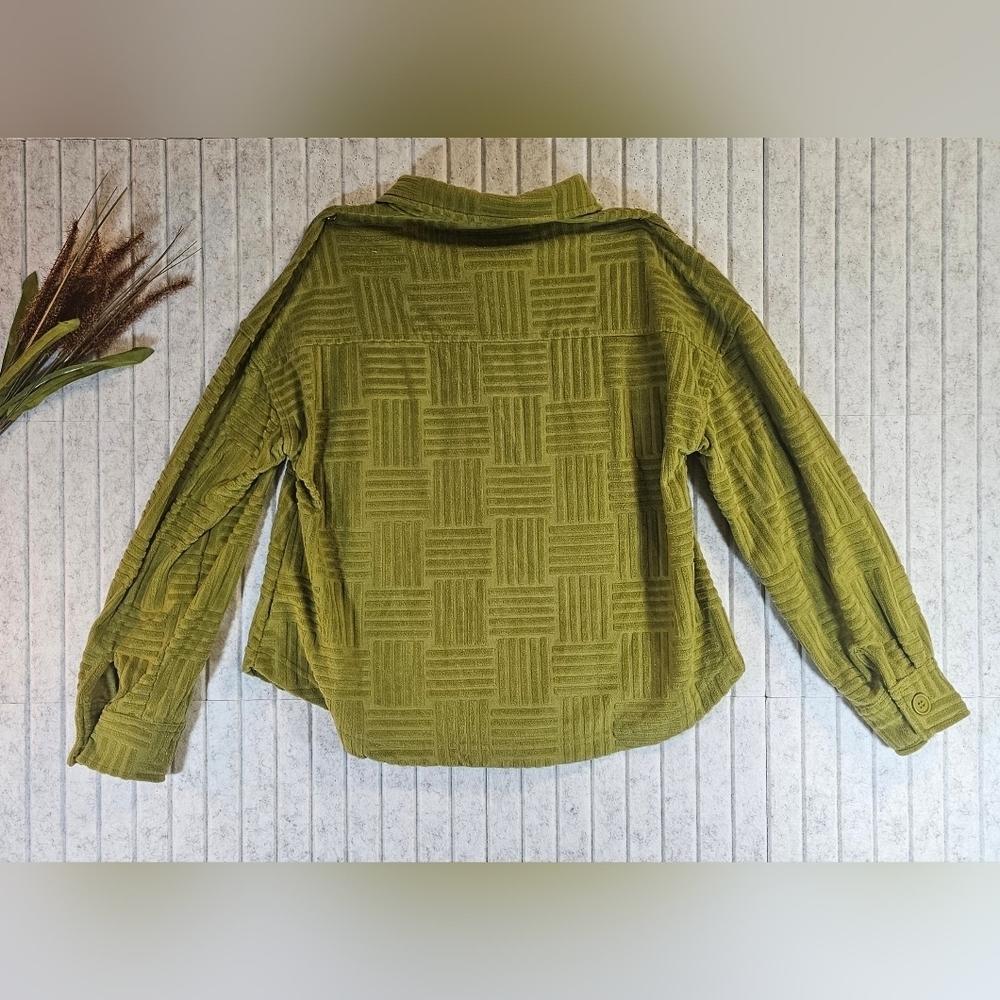 Women’s Green Textured Button Up Shacket Top | New In Size Small - Picture 3 of 3